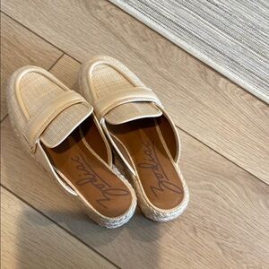 Zodiac Women's Cream Loafers